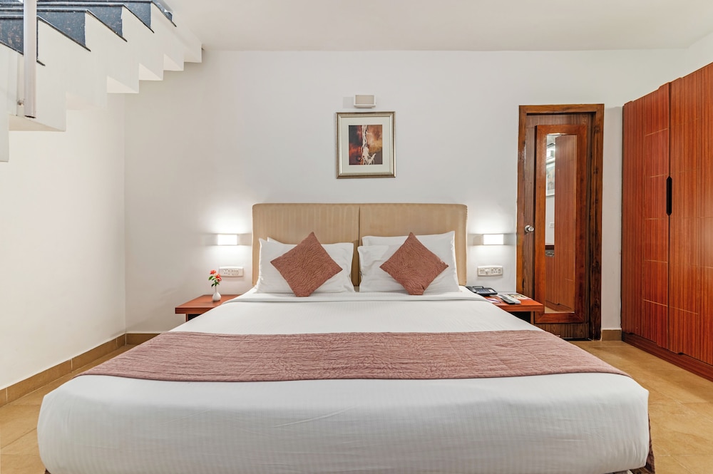 Two Bedroom Duplex Suite with Valley View - Photo 3