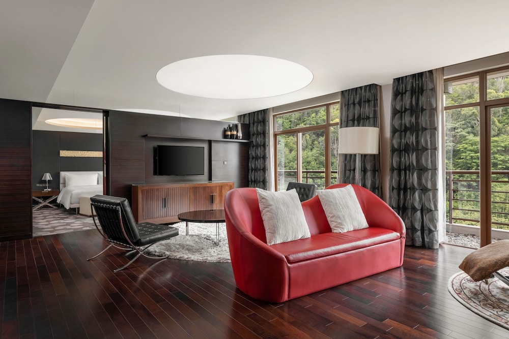 Club Suite, 1 Bedroom - Photo 4