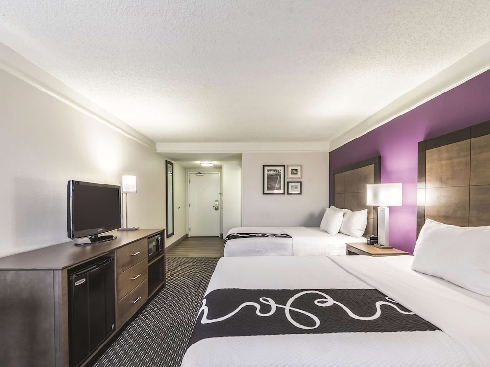 Room, 2 Queen Beds, Non Smoking - Photo 3