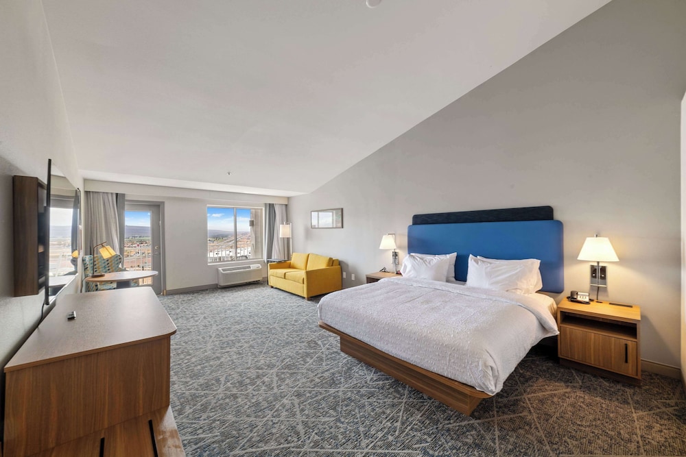 Studio Suite, 1 King Bed, Balcony - Photo 1