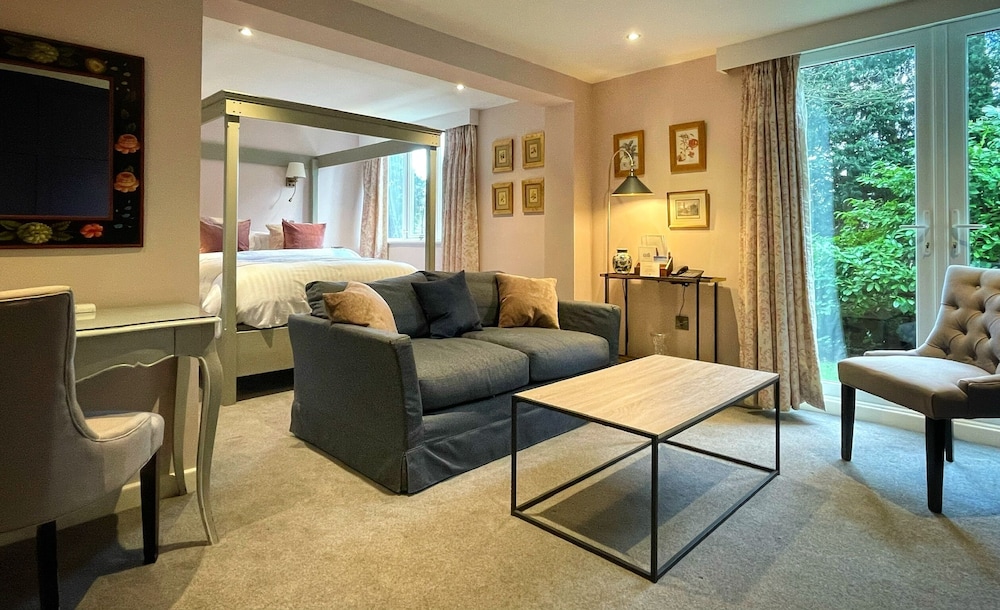 Executive Suite - Photo 15