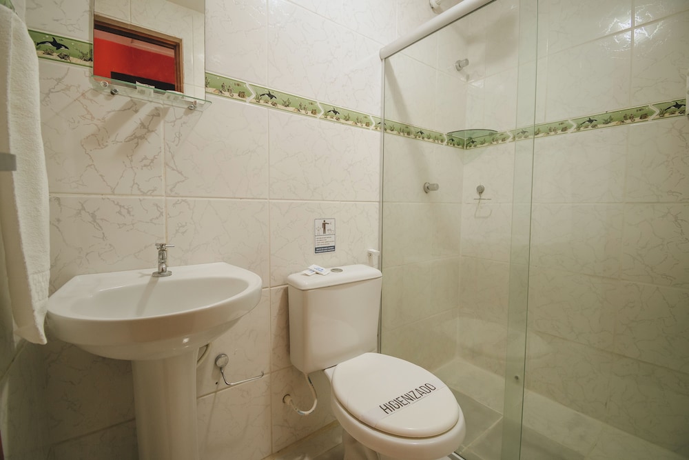 Economy Triple Room photo 3