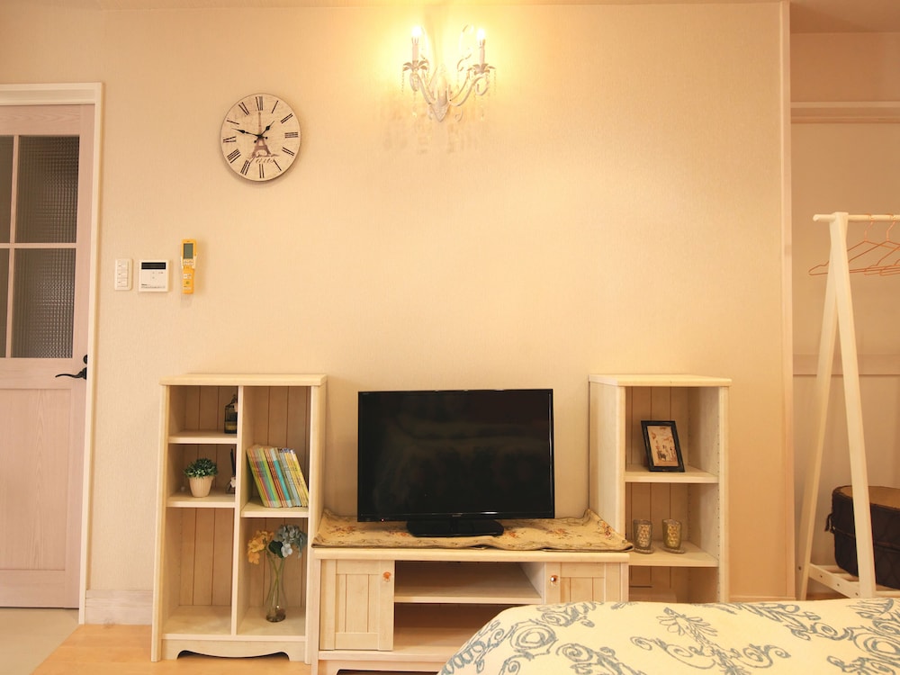 Designers Condominium with Living Room and Kitchen, Non Smoking photo 3