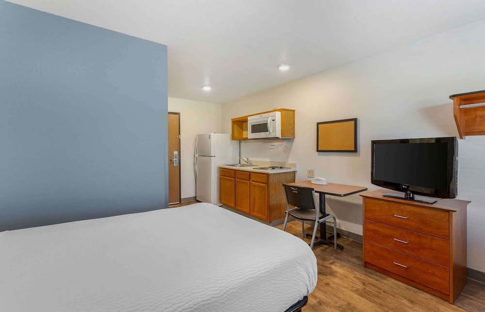 Standard Studio, 1 Double Bed, Non Smoking, Refrigerator & Microwave photo 2