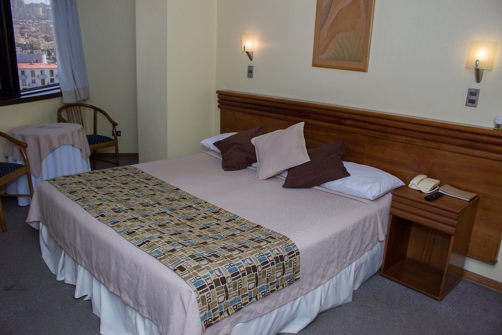 Standard double 1 double bed or 2 single beds located in Tower B photo 1