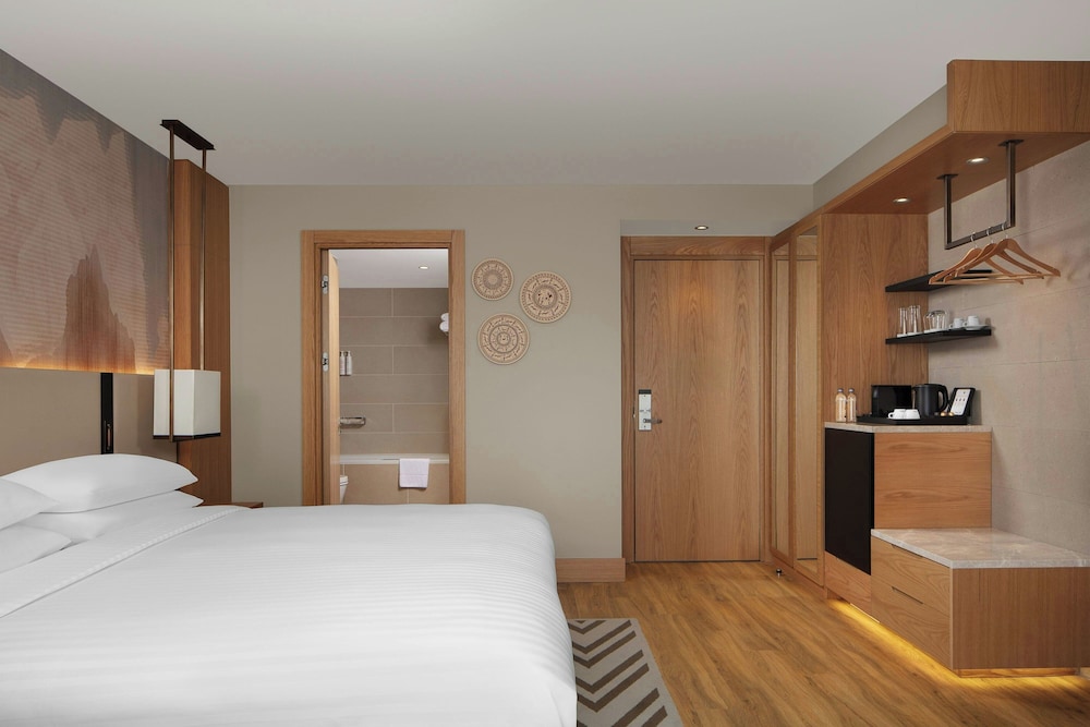 Club Room, 1 King Bed photo 1