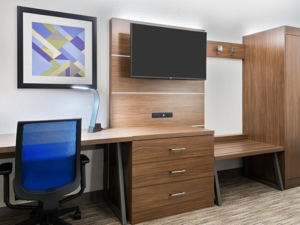 Suite, 1 King Bed, Accessible (Communications) - Photo 3
