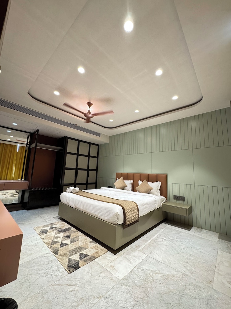 Luxury Studio Suite, 2 Bedrooms, Garden Area