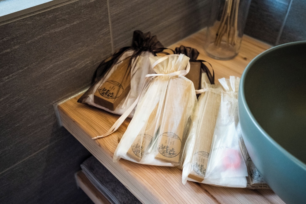 Luxury Room, Non Smoking, Private Bathroom - Photo 6