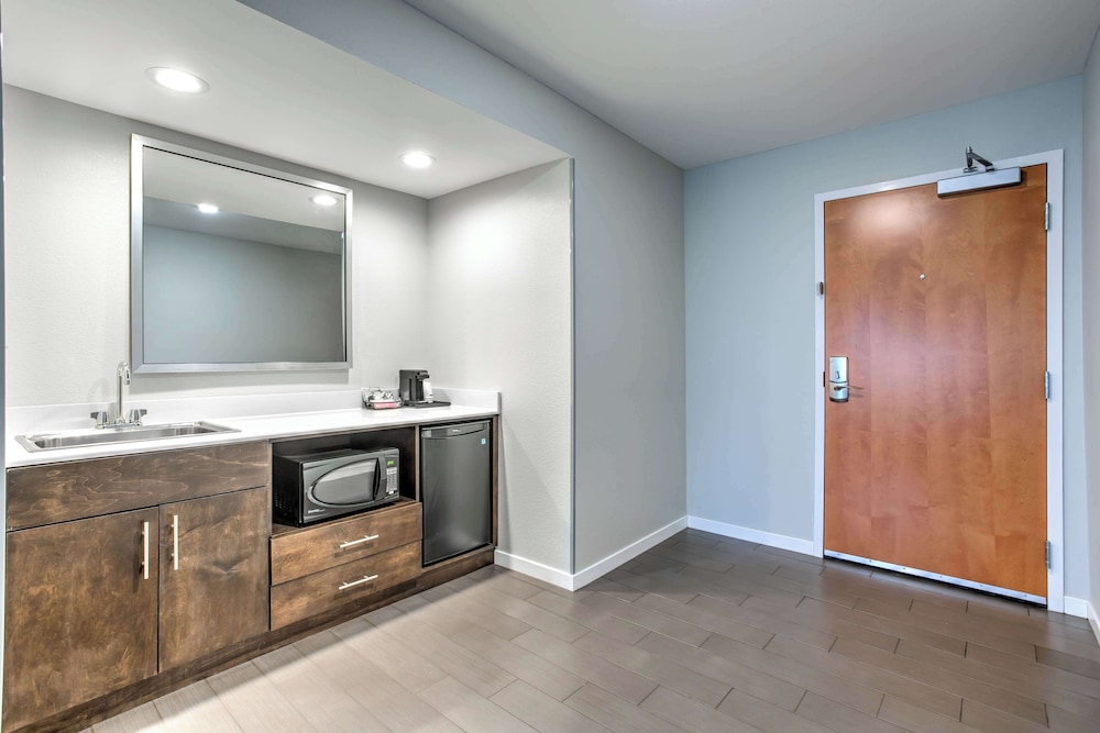 Studio, 2 Queen Beds, Non Smoking, Refrigerator & Microwave (Wet bar) - Photo 3