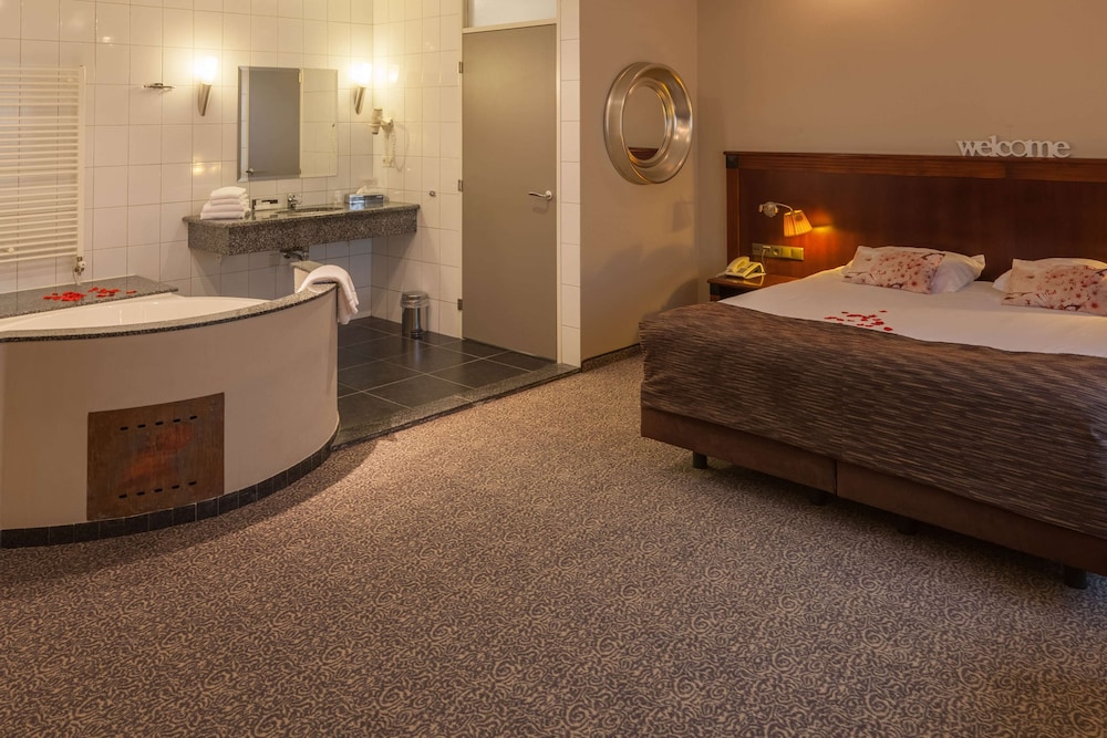 Suite, 1 Queen Bed, Non Smoking - Photo 4