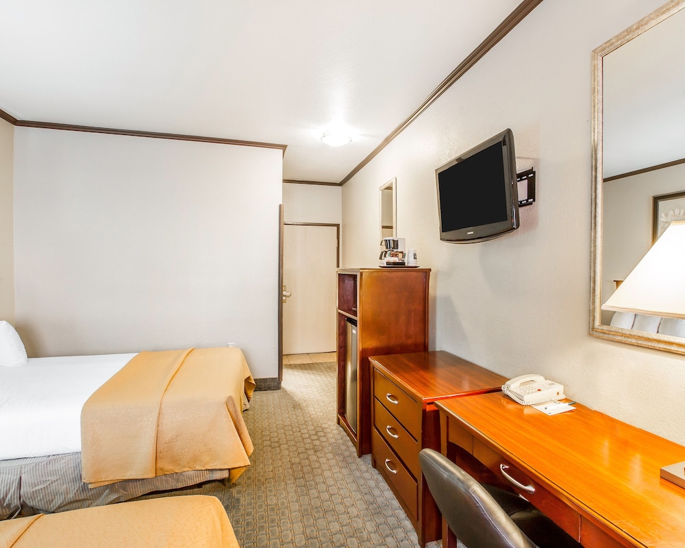 Standard Room 2 Queen Beds, Refactor, Microwave, Non-Smoking photo 2