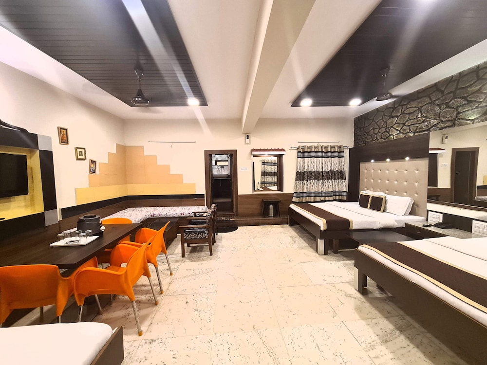 GOLDEN PREMIER FAMILY SUITE (WITH TERRACE/MINI-GARDEN) photo 1