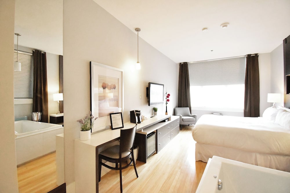 Premier Room, 1 King Bed, Bathtub