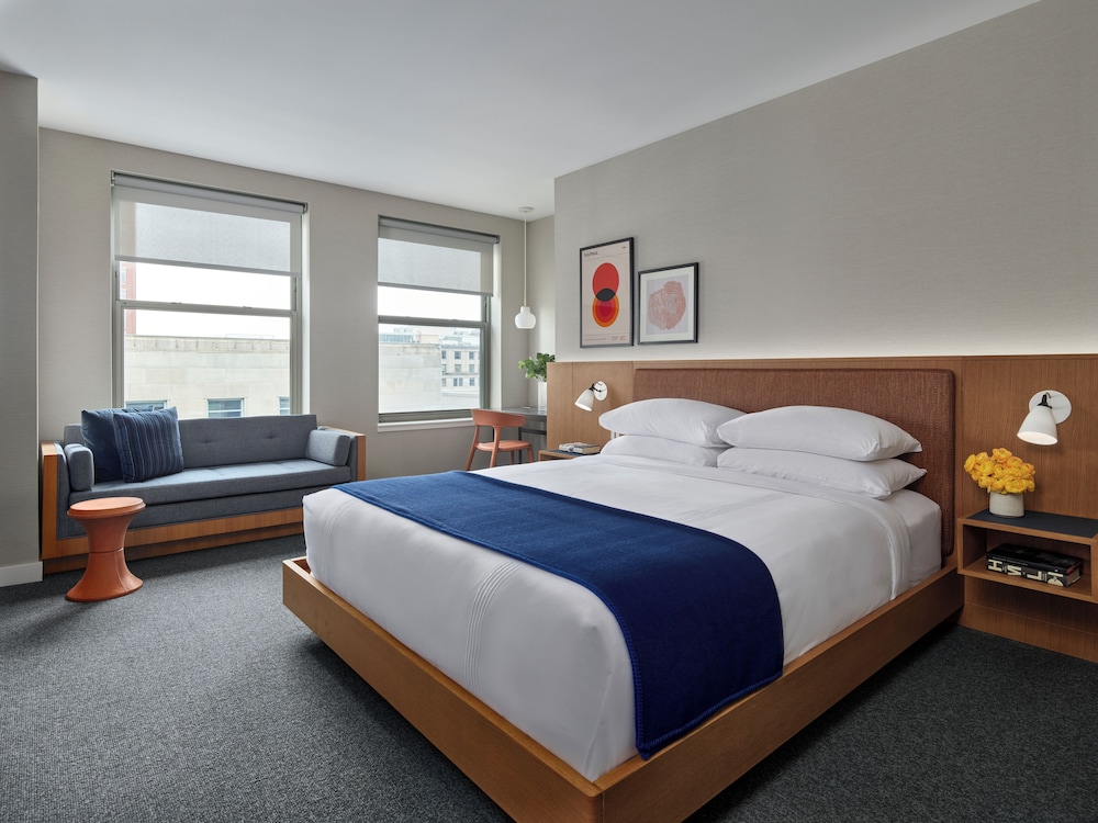Room, 1 King Bed (Platinum)