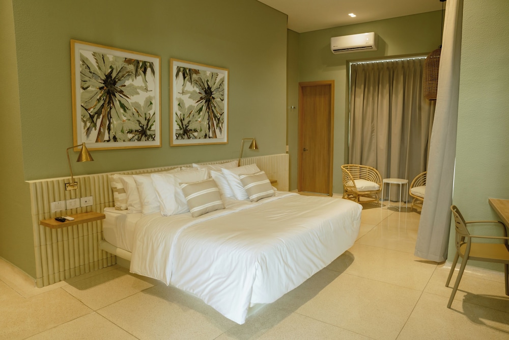 Premium Room, 1 King Bed, City View