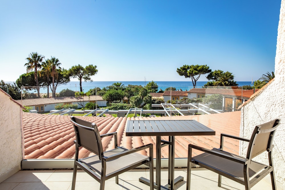 Superior Room, 1 King Bed, Sea View, Tower photo 2