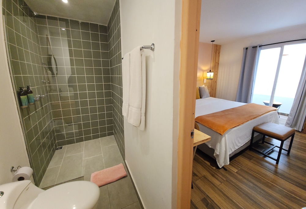 Superior Double Room, Balcony - Photo 6