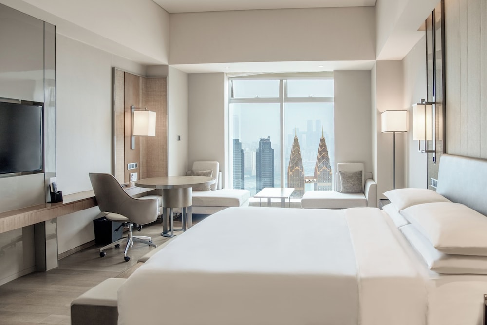 Executive Room, 1 King Bed, River View