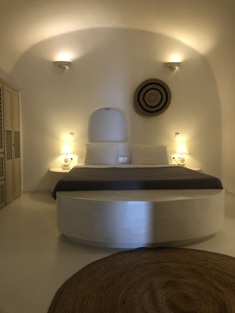 Deluxe Suite, Jetted Tub