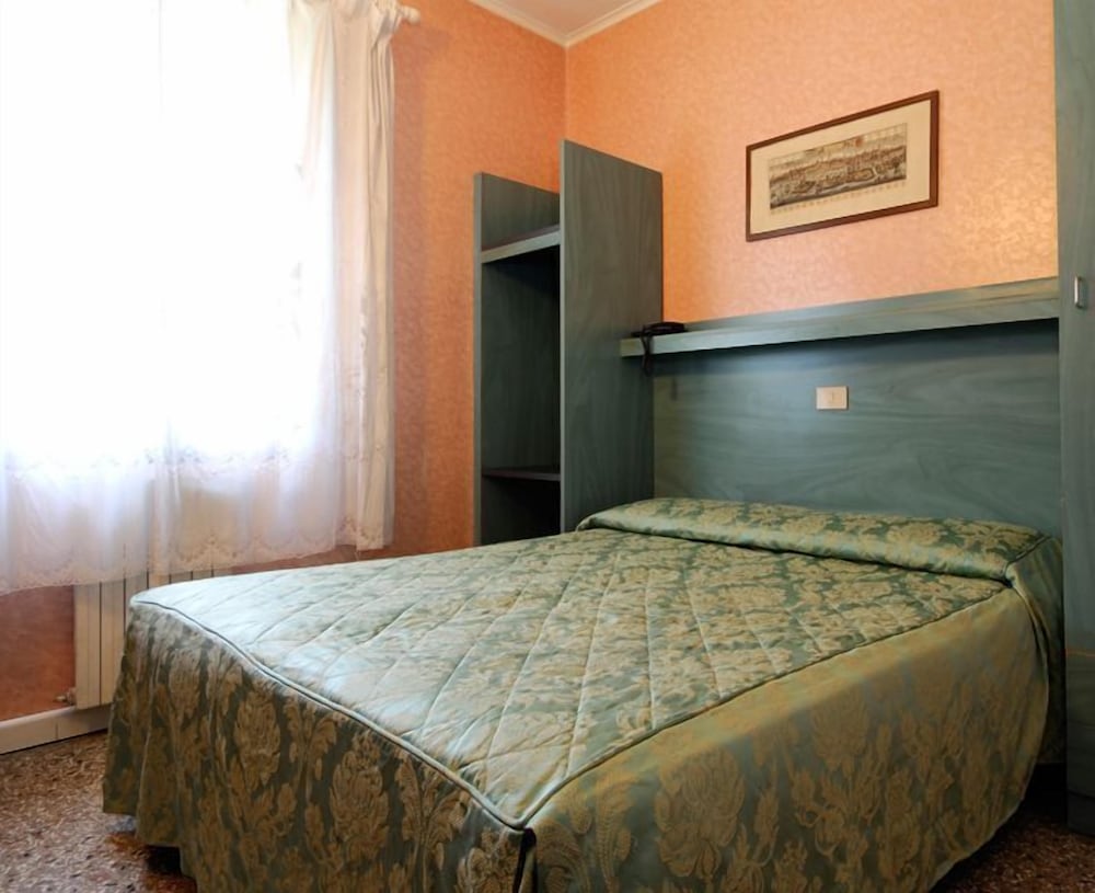 Economy Double or Twin Room photo 3