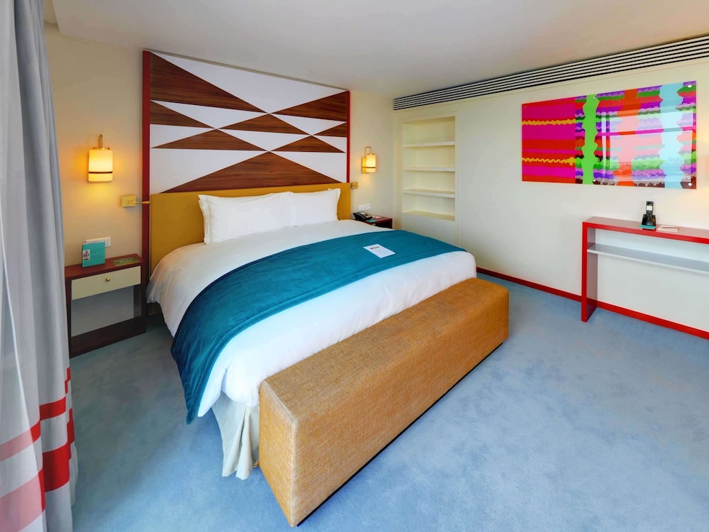 Junior Suite, 1 King Bed, Balcony photo 2