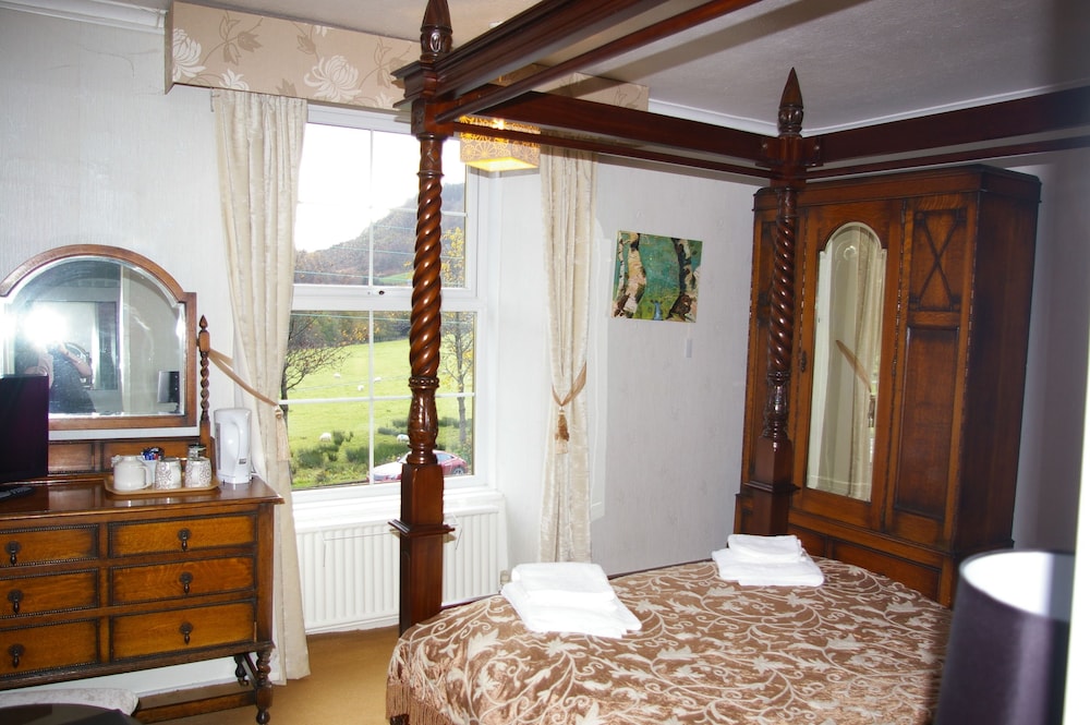 Four Poster Room – Mountain View (Room 2) photo 3