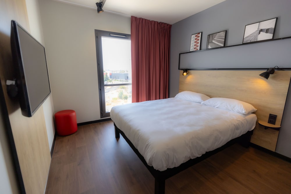 Standard Room, 1 Double Bed - Photo 10