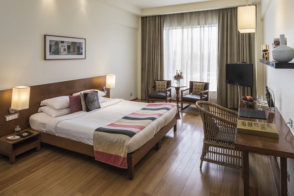 Deluxe Room, 1 King Bed photo 1