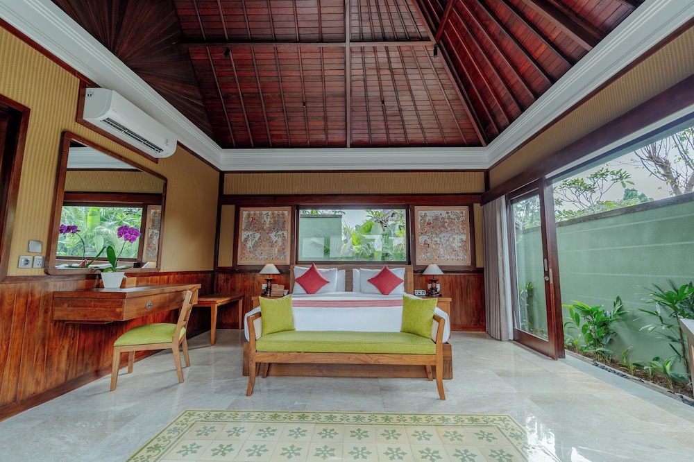 Royal Two Bedroom Pool Villa photo 3