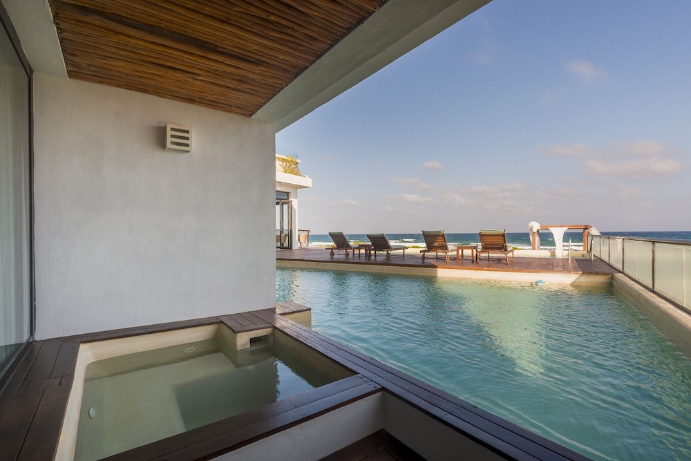 Master Suite Ocean view and plunge pool photo 2