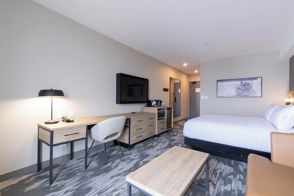 Standard Room, 1 King Bed with Sofa bed photo 3