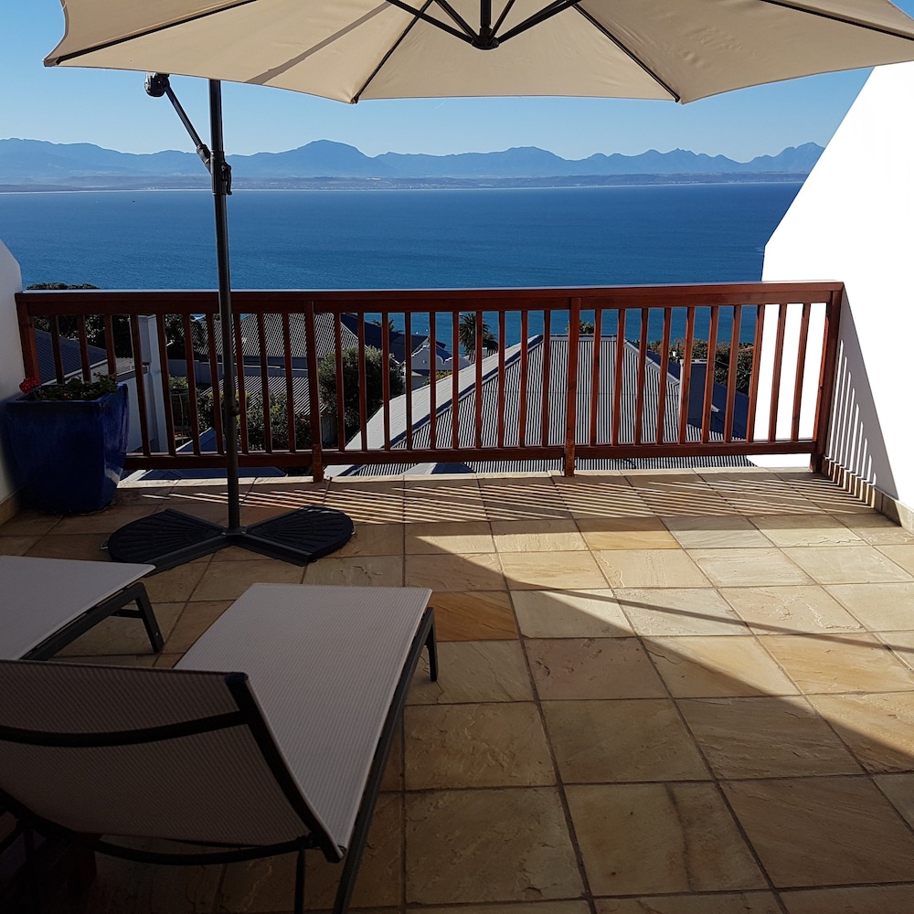Superior Double Room, 1 Queen Bed, Balcony, Ocean View photo 2