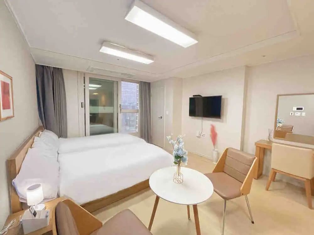 Single Room (Bed Type&View randomly assigned, Extra Futon is NOT included in the Extra Person Fee)