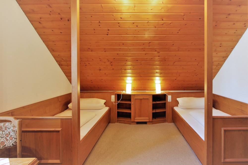 Economy Twin Room