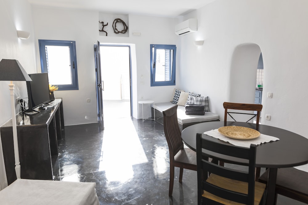 Sea View Apartment with outdoor hot tub - Photo 17