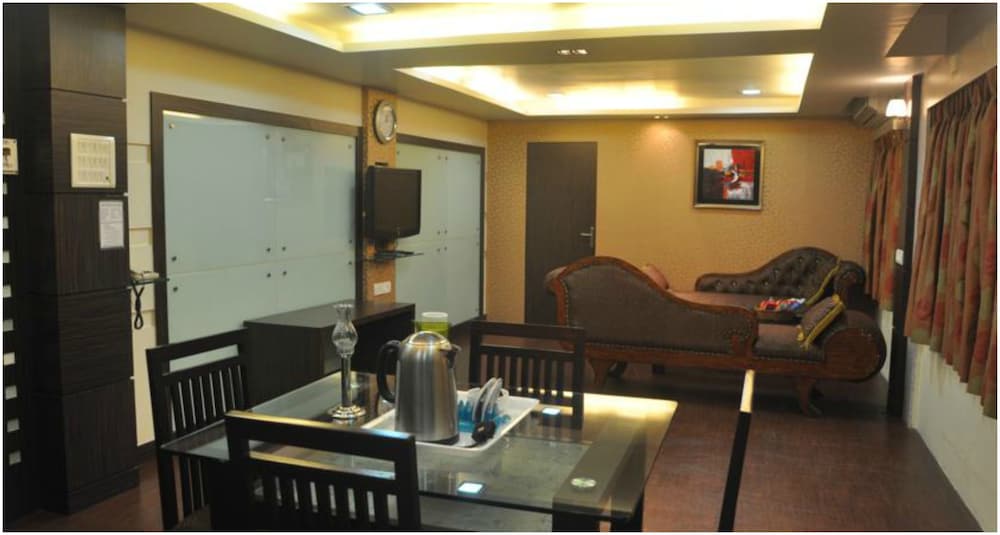 Room - Photo 2