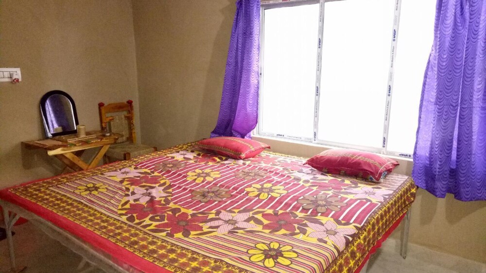 Basic Room, 1 Double Bed, Smoking photo 1