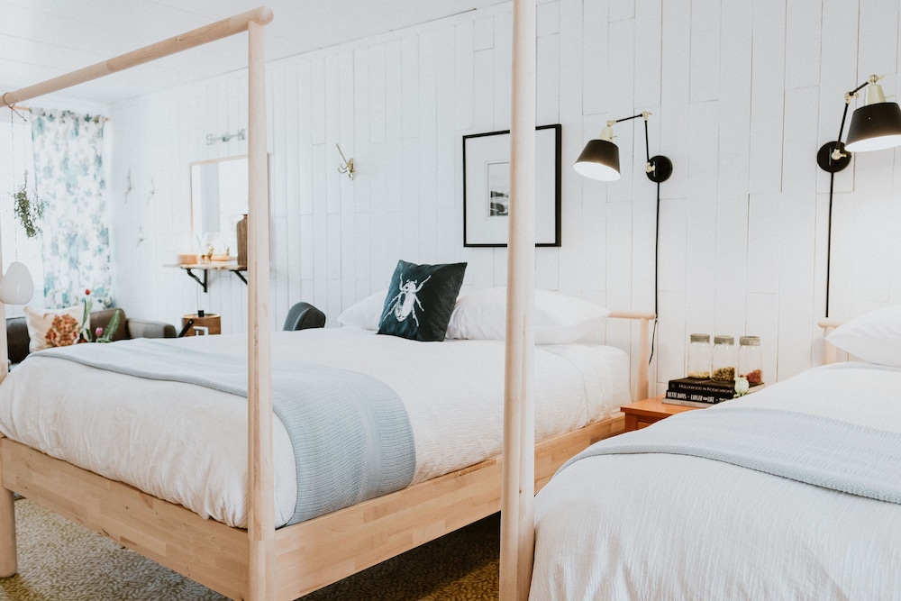 Standard Room, 2 Queen Beds photo 1