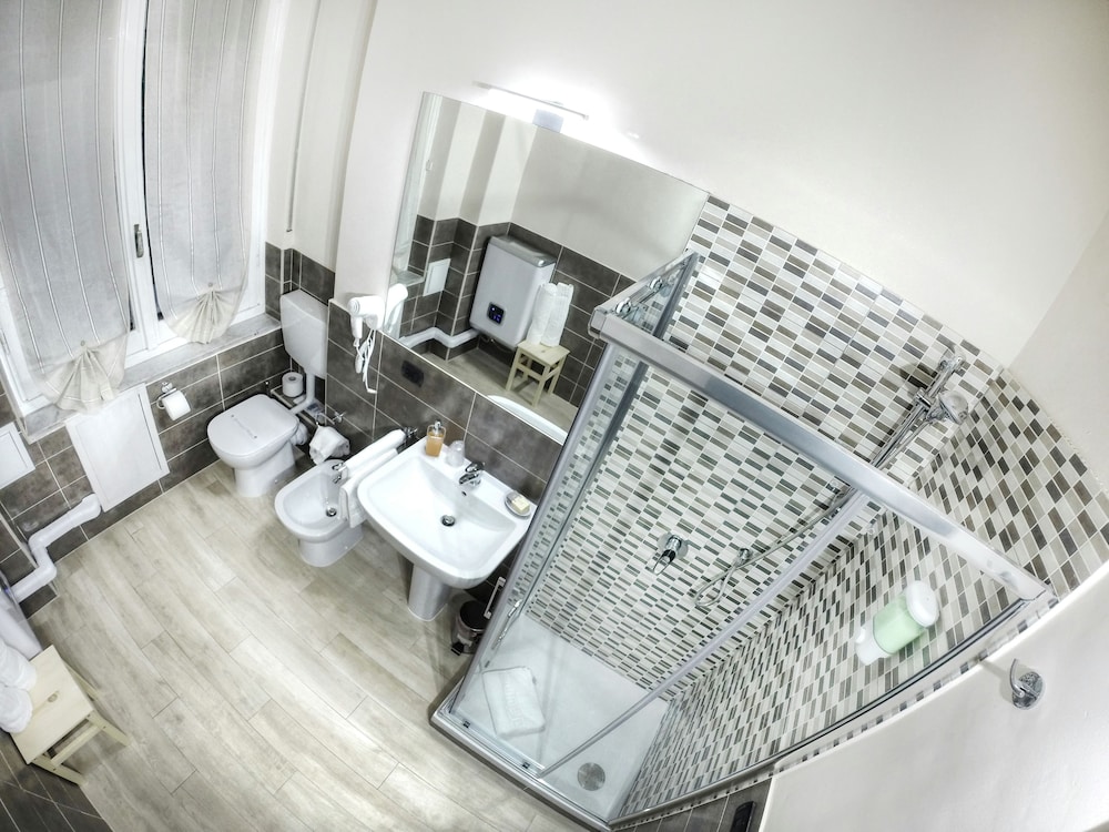 Triple Room, 1 Bedroom, Non Smoking, Private Bathroom (External) photo 3