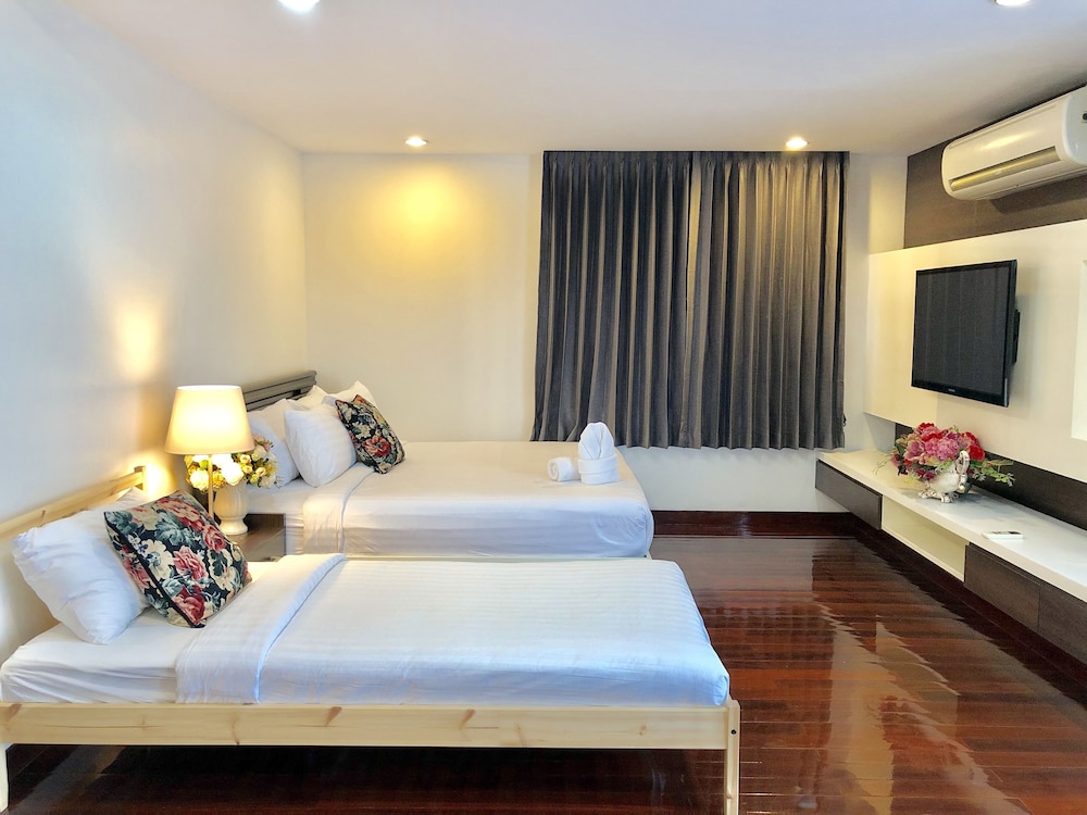 Family Penthouse, 2 Bedrooms, City View photo 3
