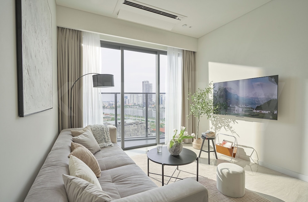 Luxury Apartment, 2 Bedrooms, Balcony, City View