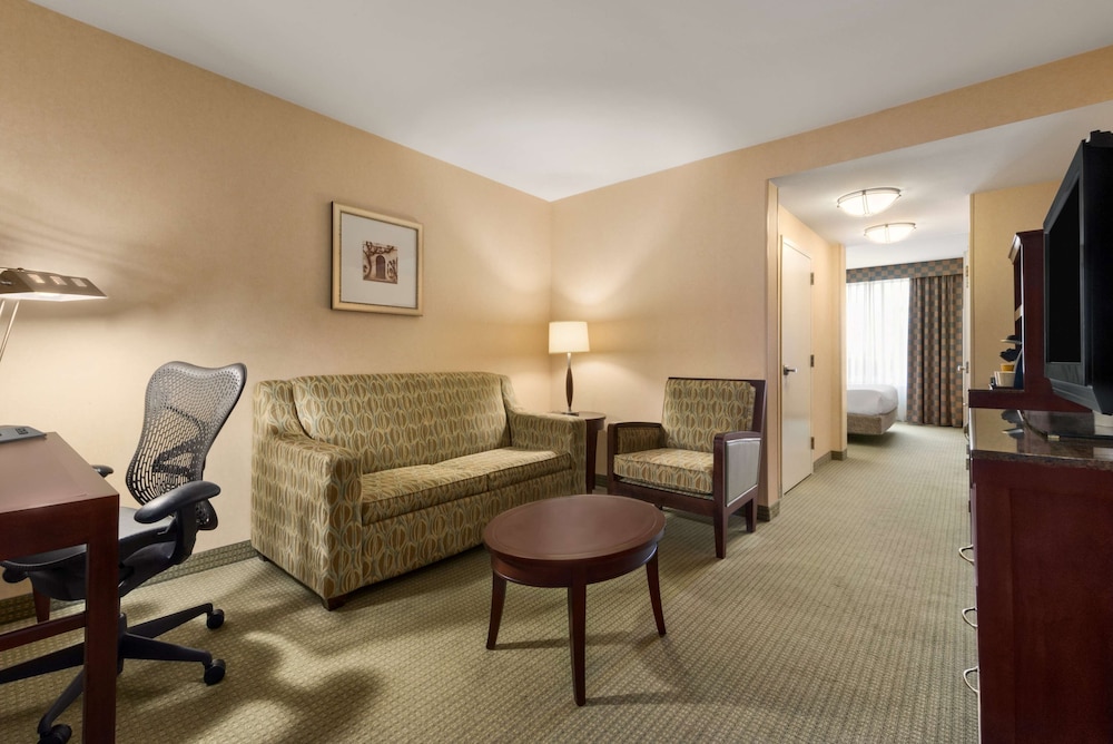 Junior Suite, Accessible - Photo 1