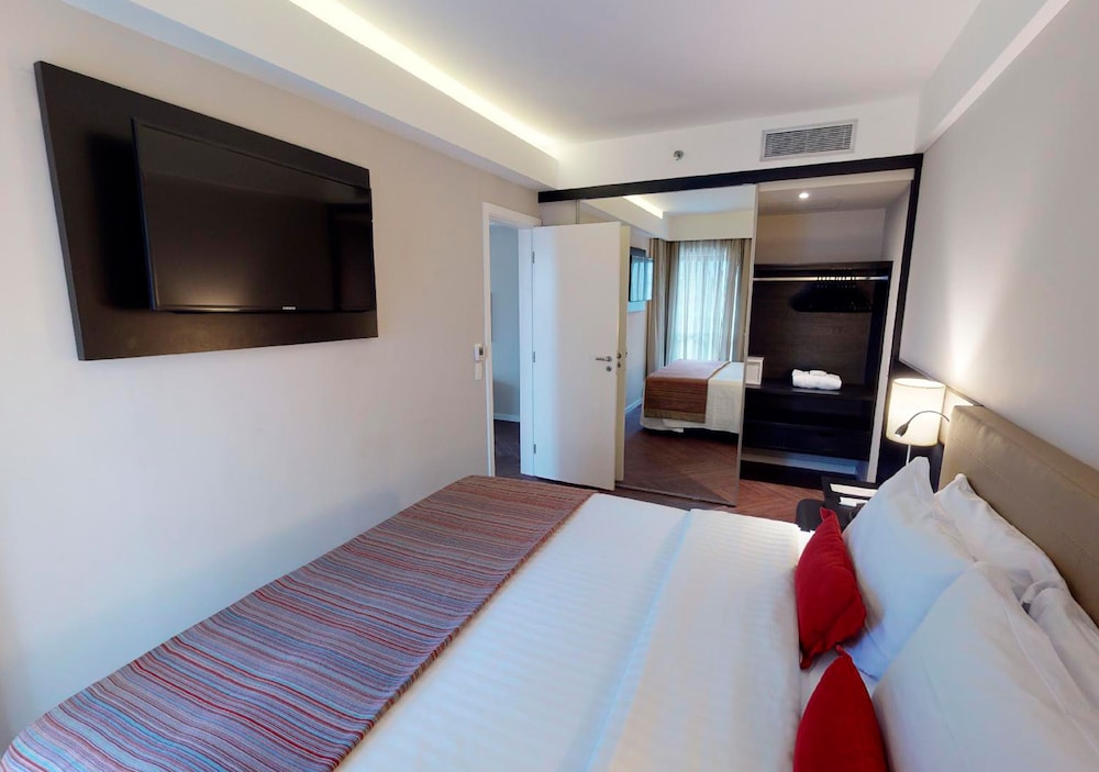 Room - Photo 2