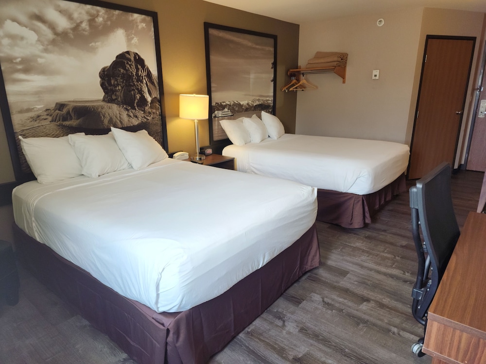 Room, 2 Queen Beds, Non Smoking - Photo 5