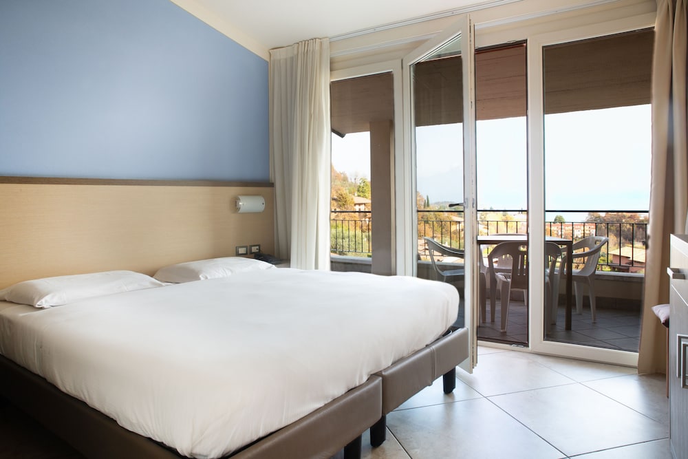 Junior Studio Suite, Lake View photo 1
