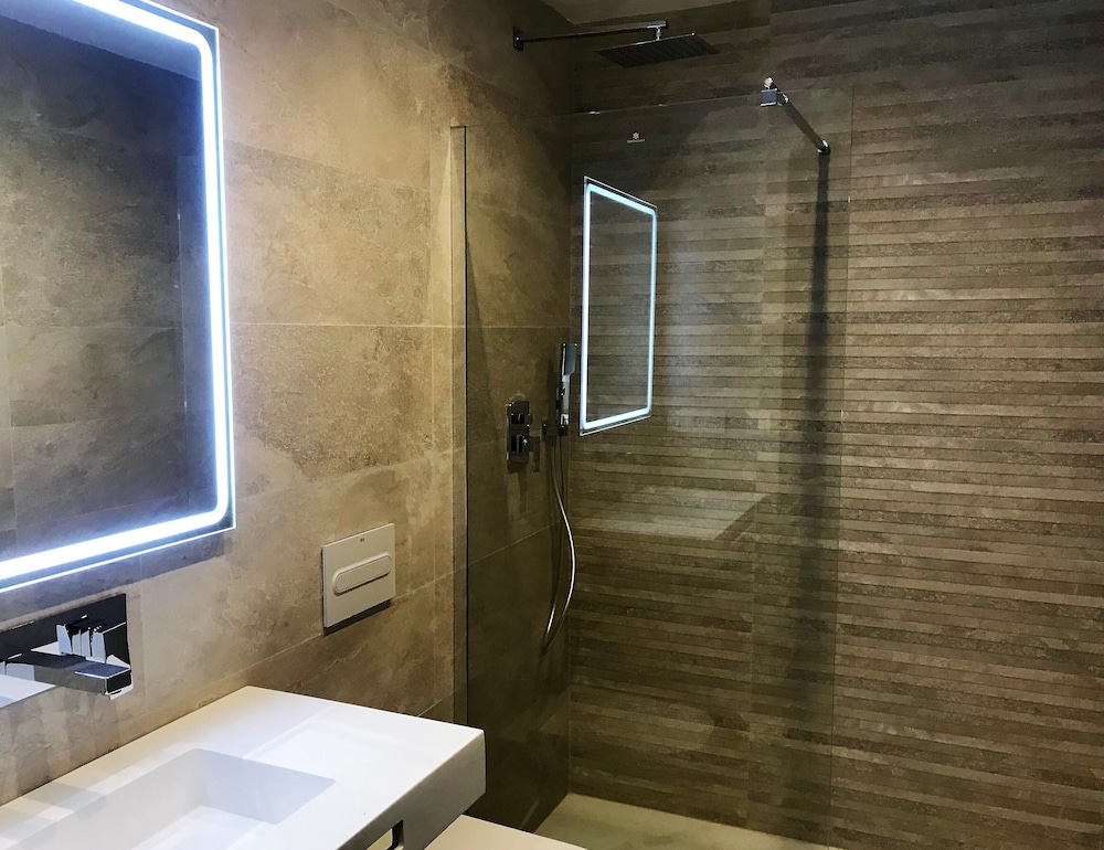 Apartment, Private Bathroom, City View - Photo 21