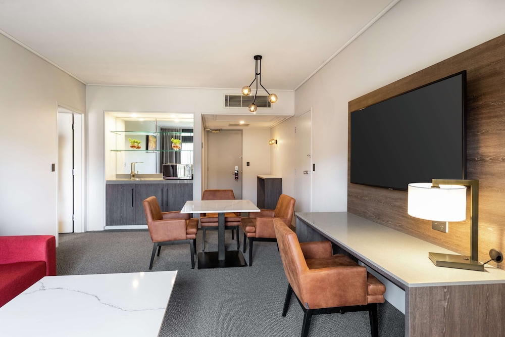 Junior Suite, 1 King Bed, Mountain View