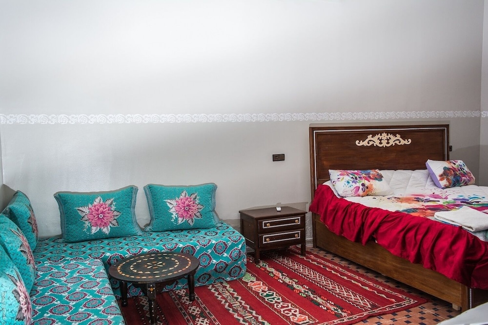Deluxe Room - Photo 17