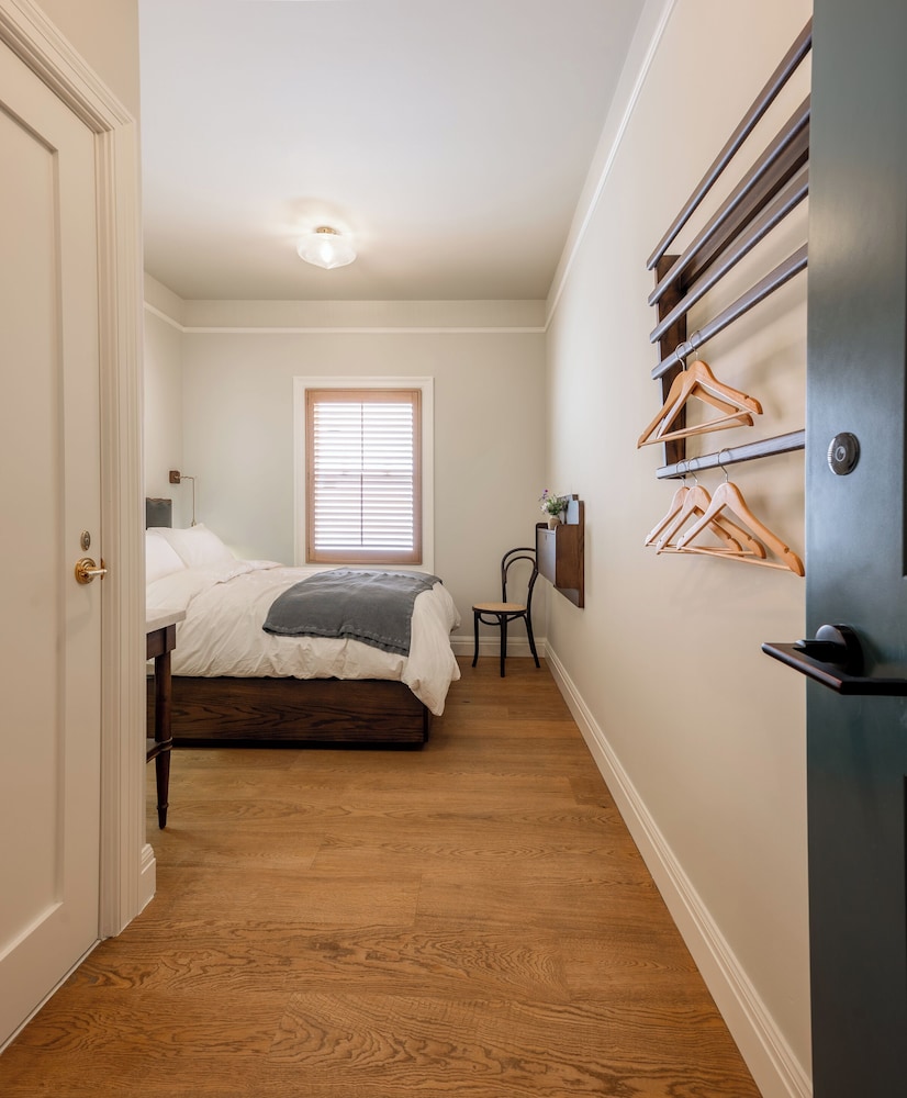 Standard Single Room, 1 Queen Bed photo 1